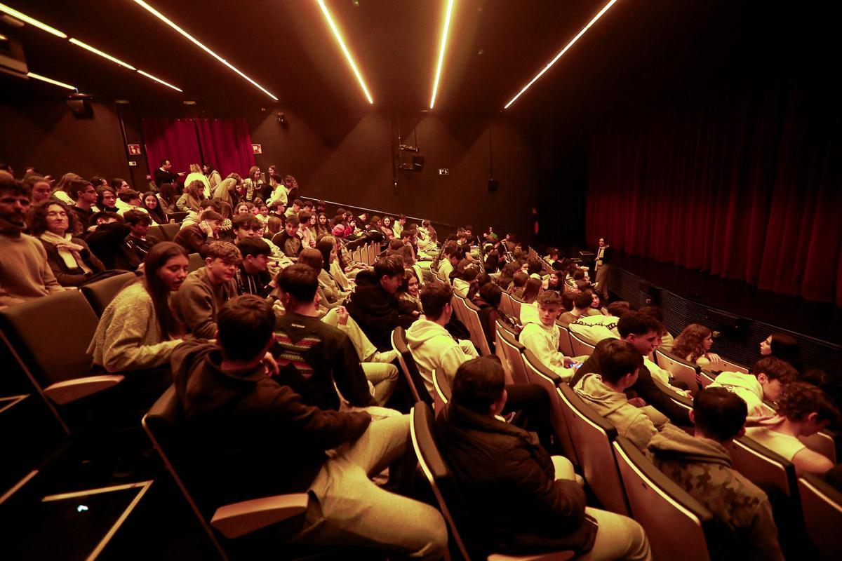 El auditorio de Caló de s'Oli este viernes minutos antes del inicio de la película 'Campeonex'.