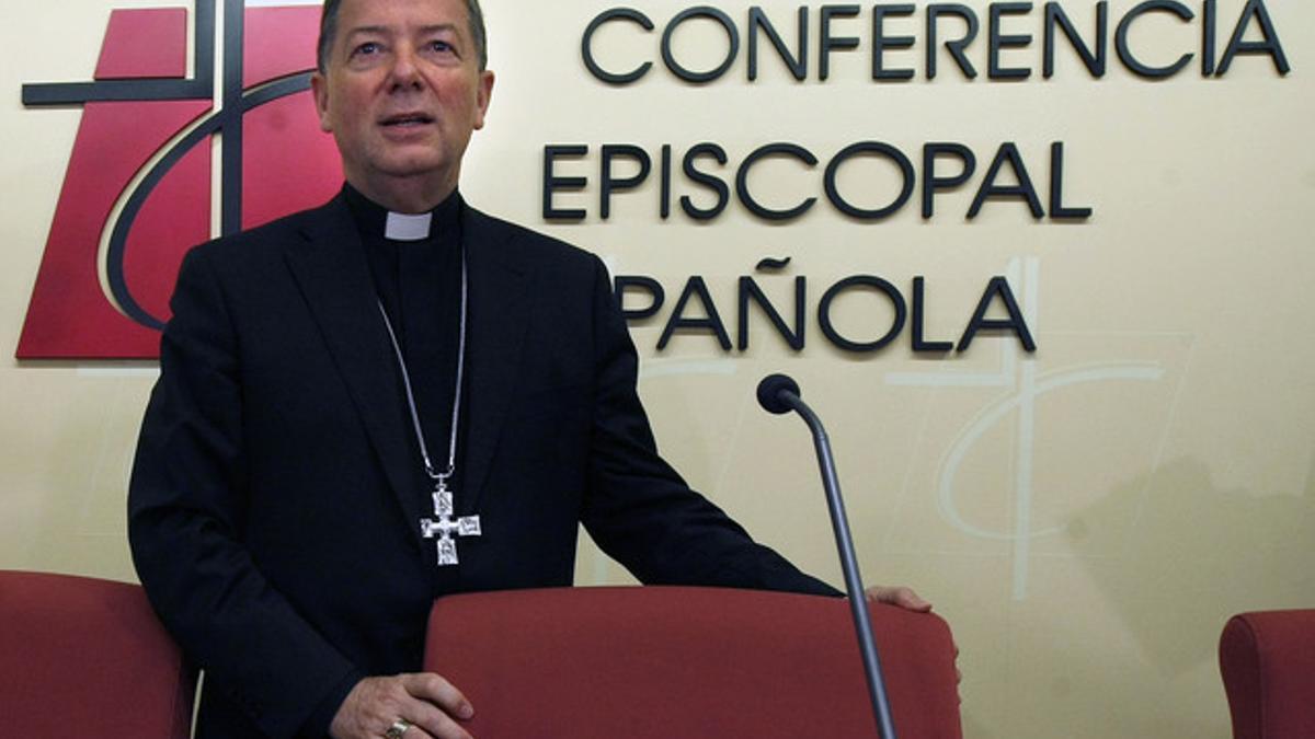 El portavoz de la Conferencia Episcopal, Juan Antonio Martínez Camino, en la rueda de prensa.