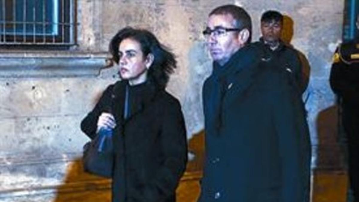 Ana María Tejeiro y Diego Torres, saliendo del juzgado de Palma.
