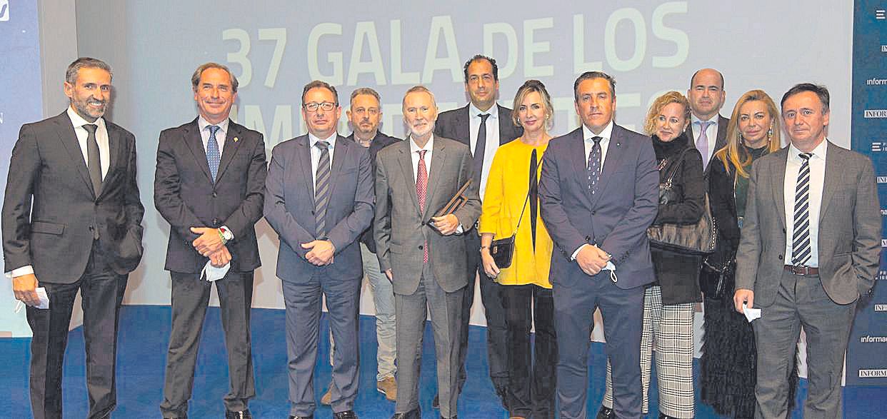 Representantes de la Autoridad Portuaria de Alicante. David Hermoso, Juan Antonio Ochando, Carlos J. Eleno, Sergio Rodr�guez, su presidente, Juan Antonio Gisbert, que fue premiado, Casimiro Pe�arrubia, Esther Rodr�guez.jpg