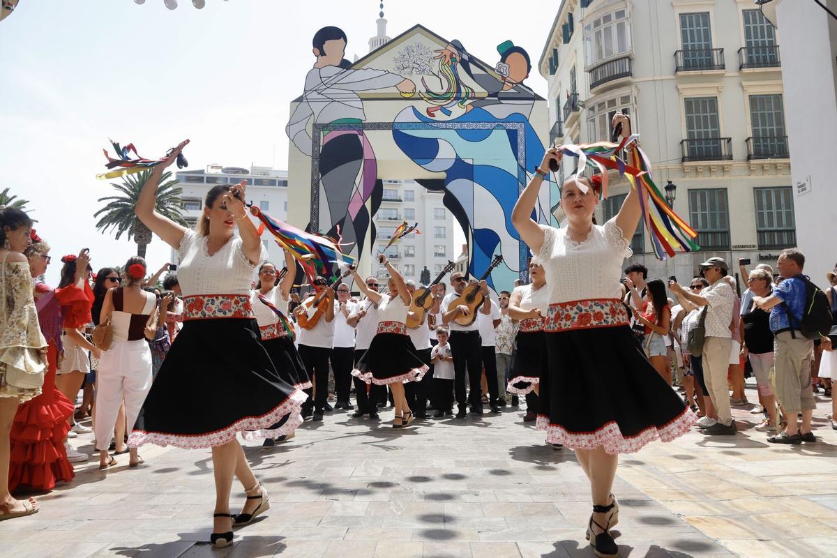 Miles de malagueños y visitantes, disfrutan del último día de la Feria de Málaga