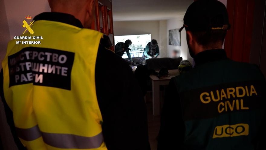 Desarticulada en Gandia, Alicante y València una banda que falsificaba bastidores de coches robados para su venta