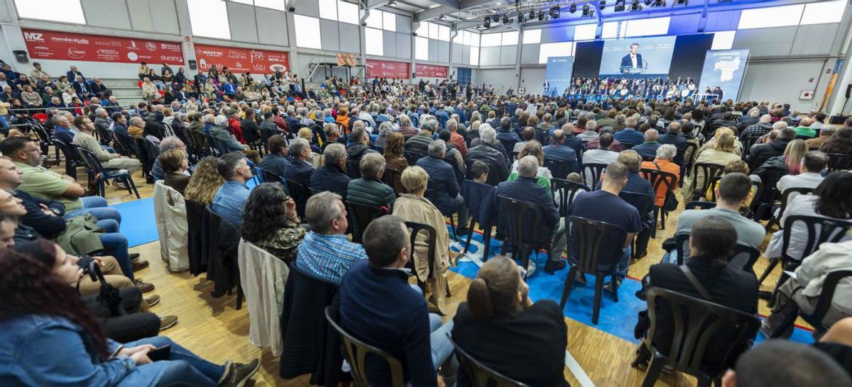 El pabellón Coto Ferreiro se llenó para la ocasión.