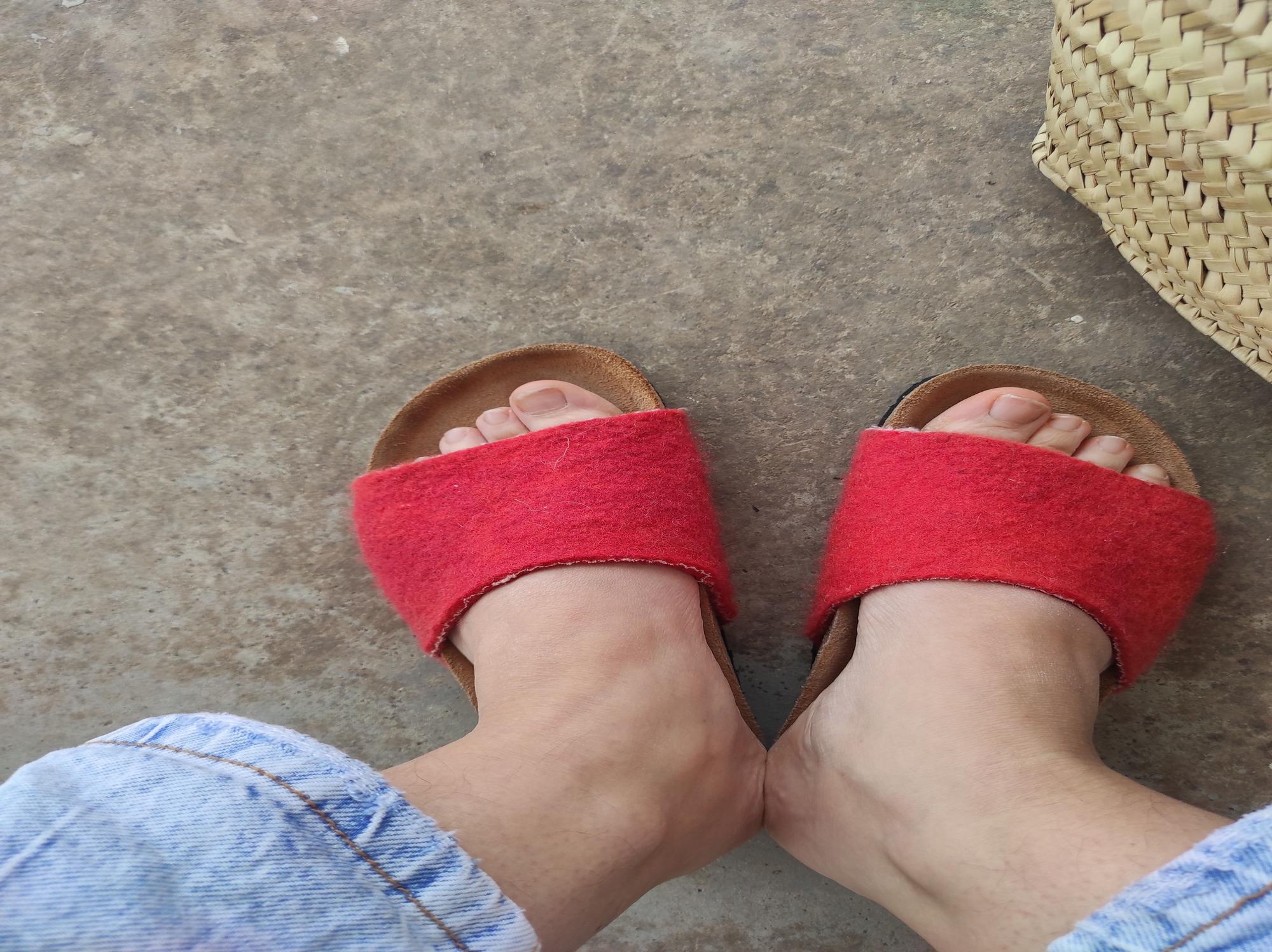 Sandalias de verano con tejido de lana.