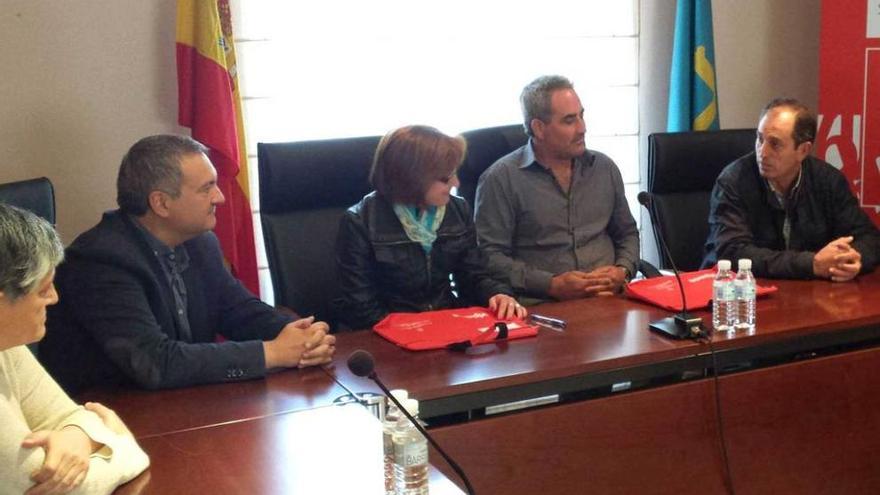 Acto de entrega de las viviendas en Grandas de Salime.