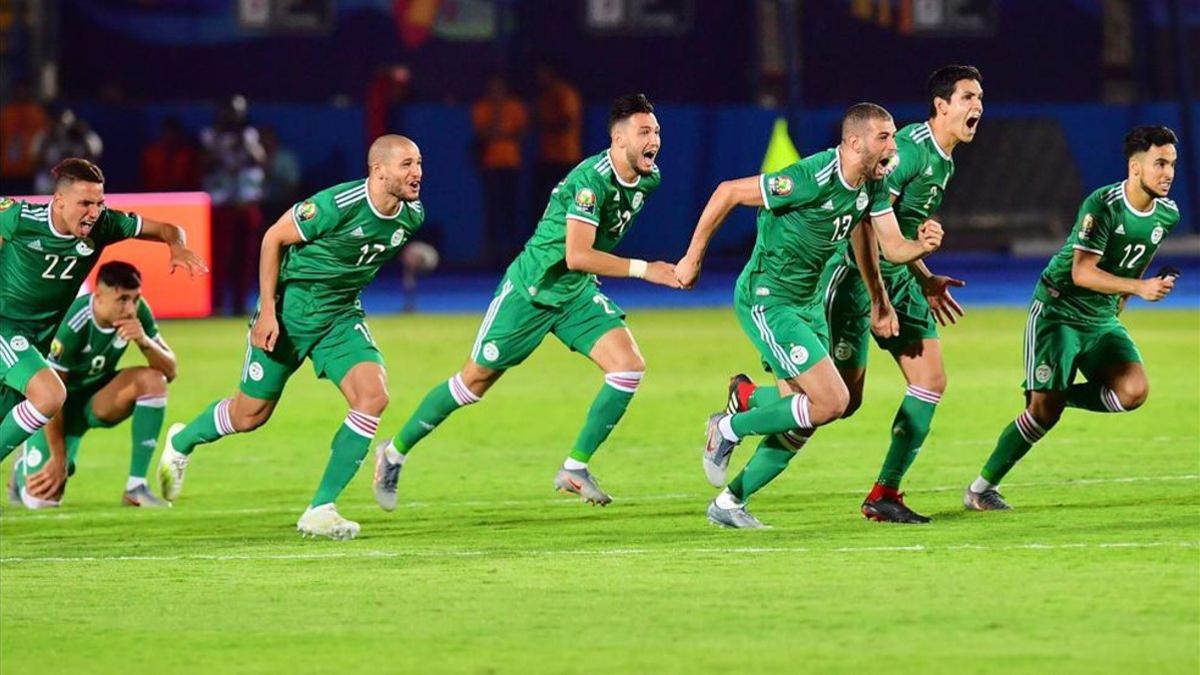 Explosión de júbilo en los jugadores argelinos