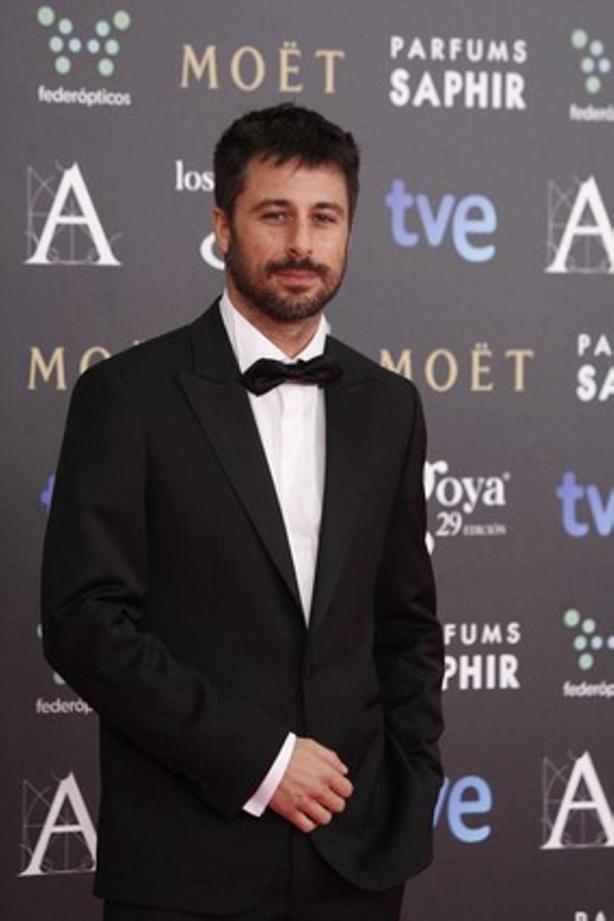 Hugo Silva, a l’alfombra fúcsia dels premis Goya 2015, al Palau de Congressos Príncep Felip de Madrid, aquest dissabte.