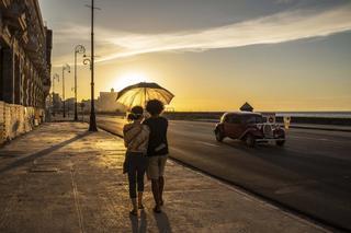 Cuba recibe primer vuelo pospandemia de turistas desde Canadá