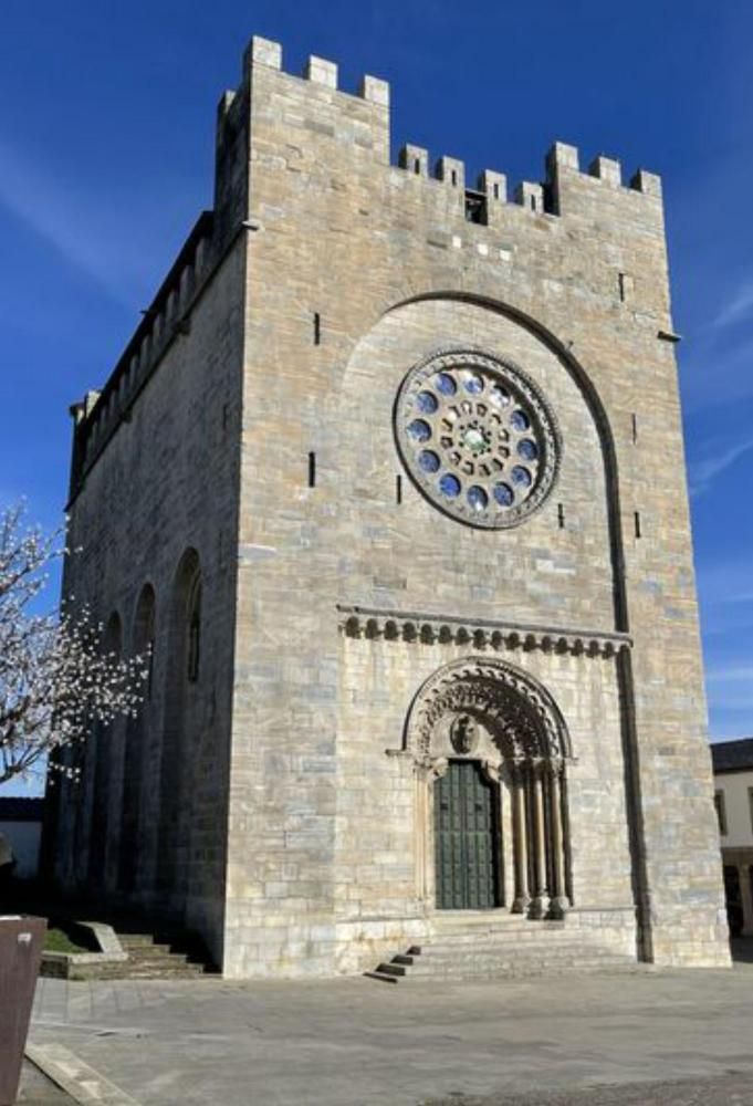 Portada da igrexa de San Nicolao de Portomarín