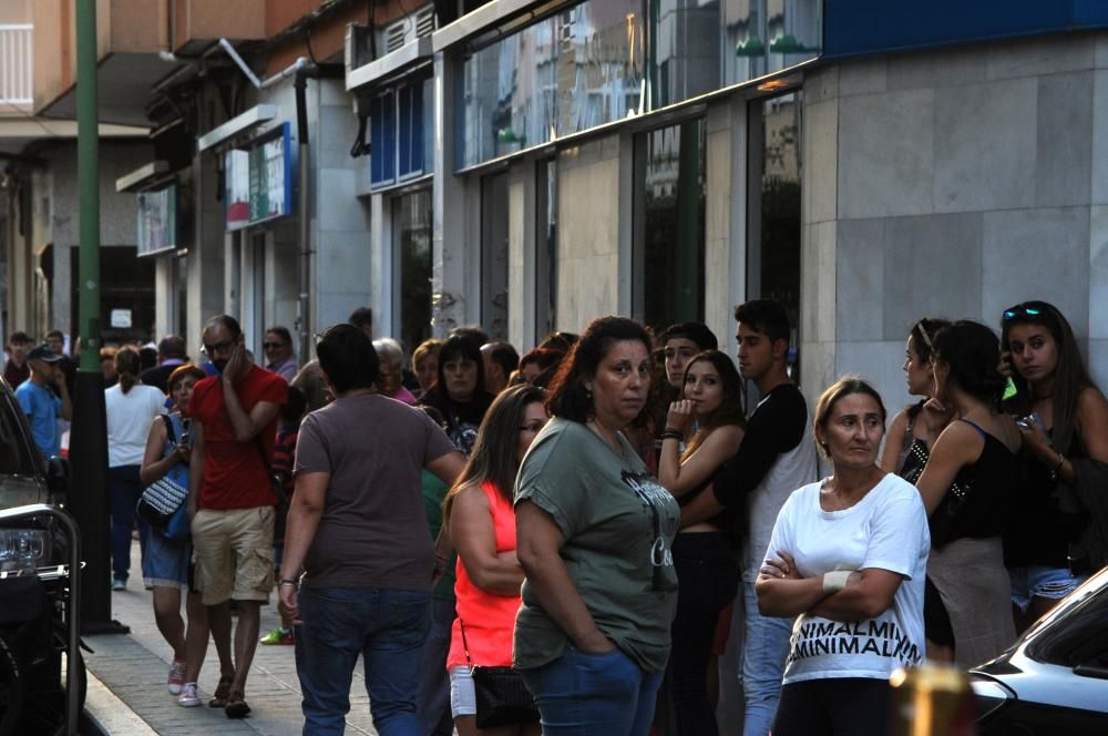 Un delincuente huye de la policía saltando por los tejados en Vilagarcía - Lanzó varias tejas desde edificios de la calle Fariña Ferreño al paseo del río O Con y se atrincheró en un piso