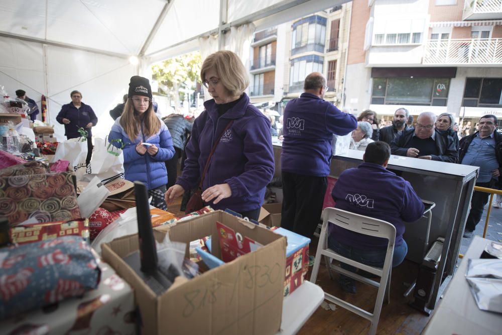 EN IMATGES : La tómbola solidària de La Marató