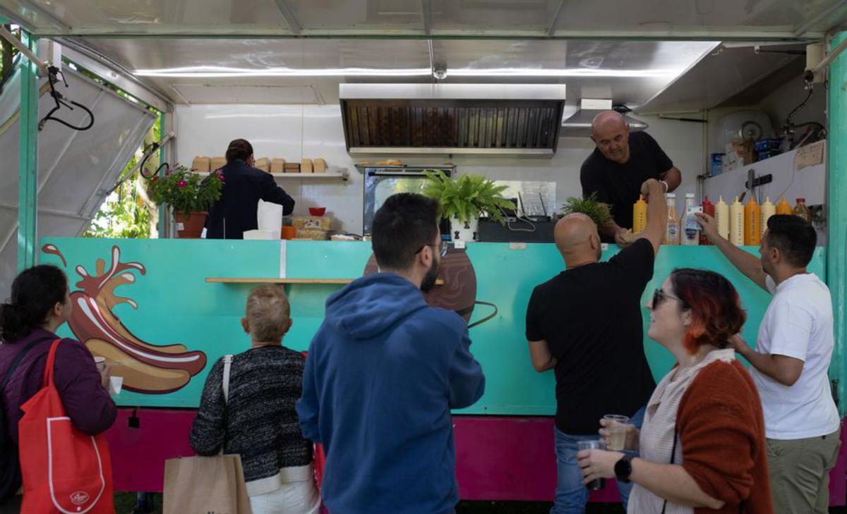 Puesto de comida para reponer fuerzas. | Ana Burrieza