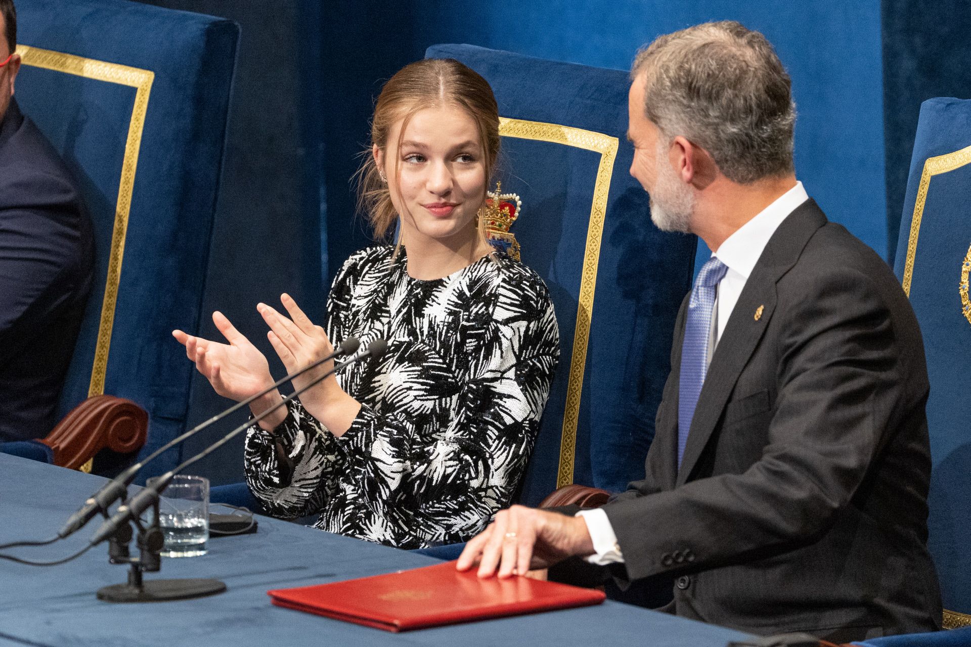 La princesa Leonor y el rey Felipe durante los Premios Princesa de Asturias de 2022