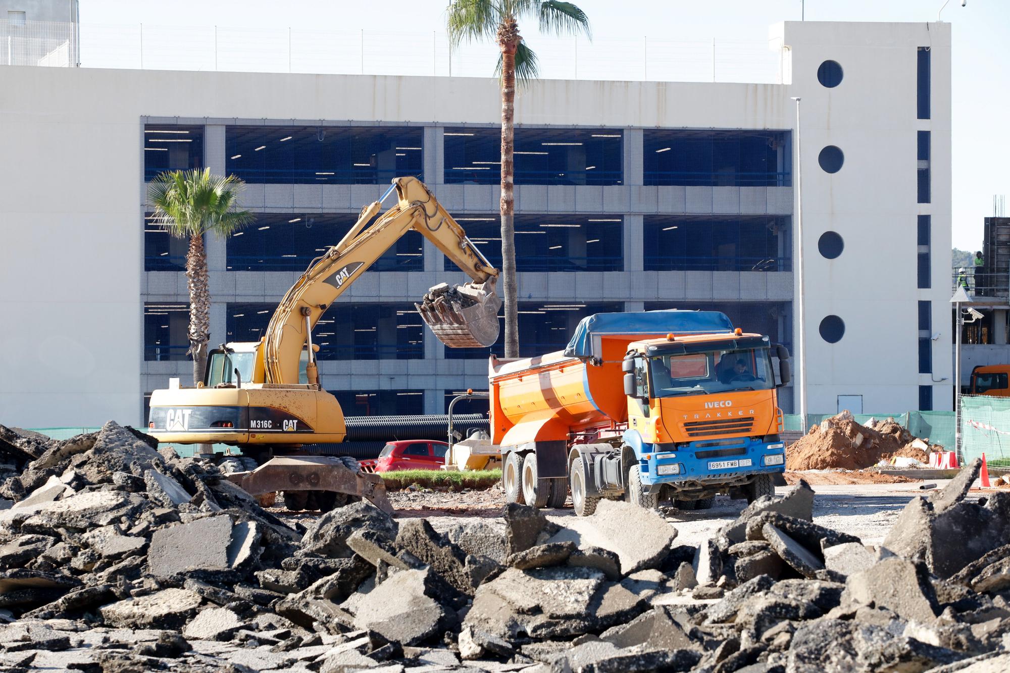 Obras del 'parking' del aeropuerto de Ibiza