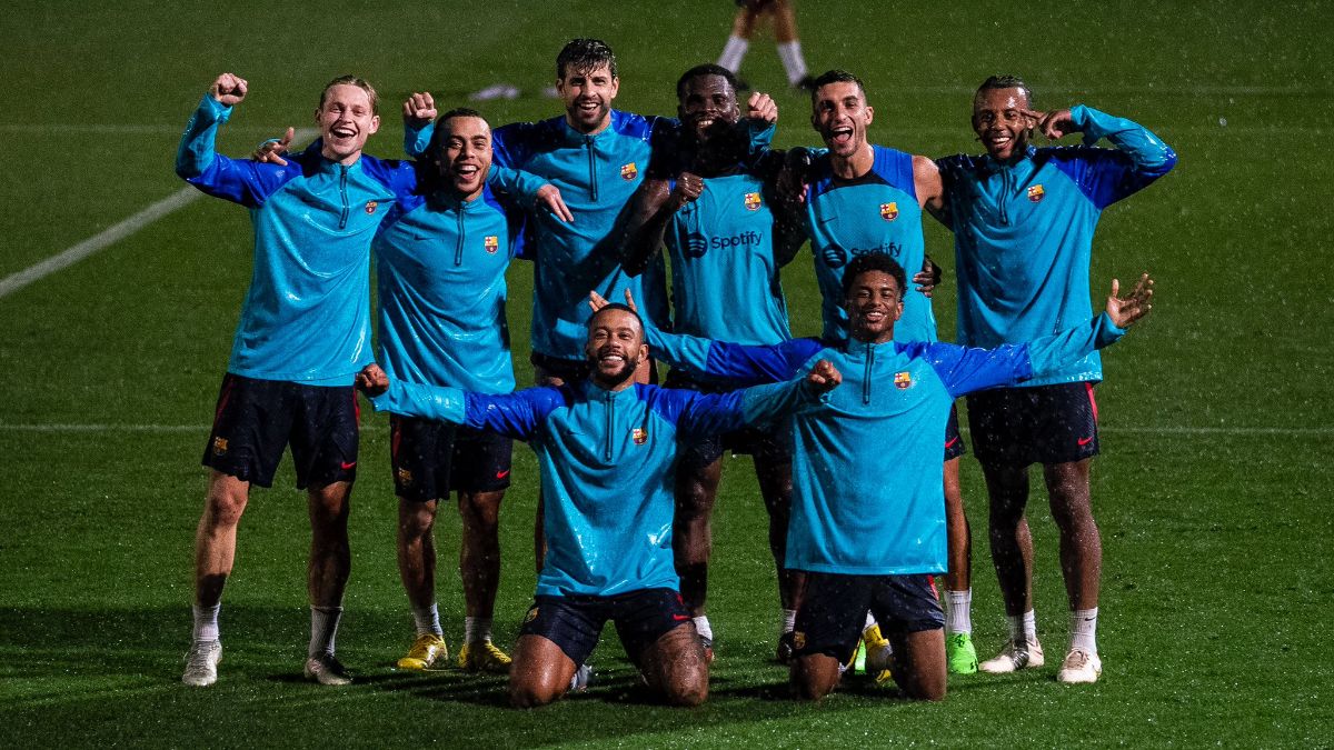 El Barça entrenó bajo la lluvia con vistas al Reale Arena