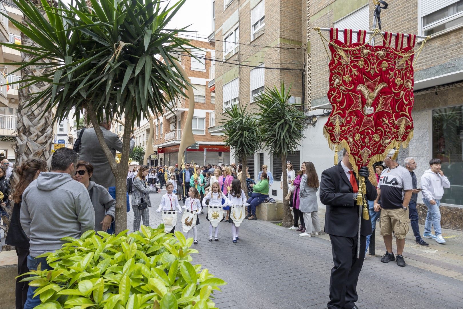 Bendición y procesión de Las Palmas en Torrevieja de Domingo de Ramos en la Semana Santa 2024