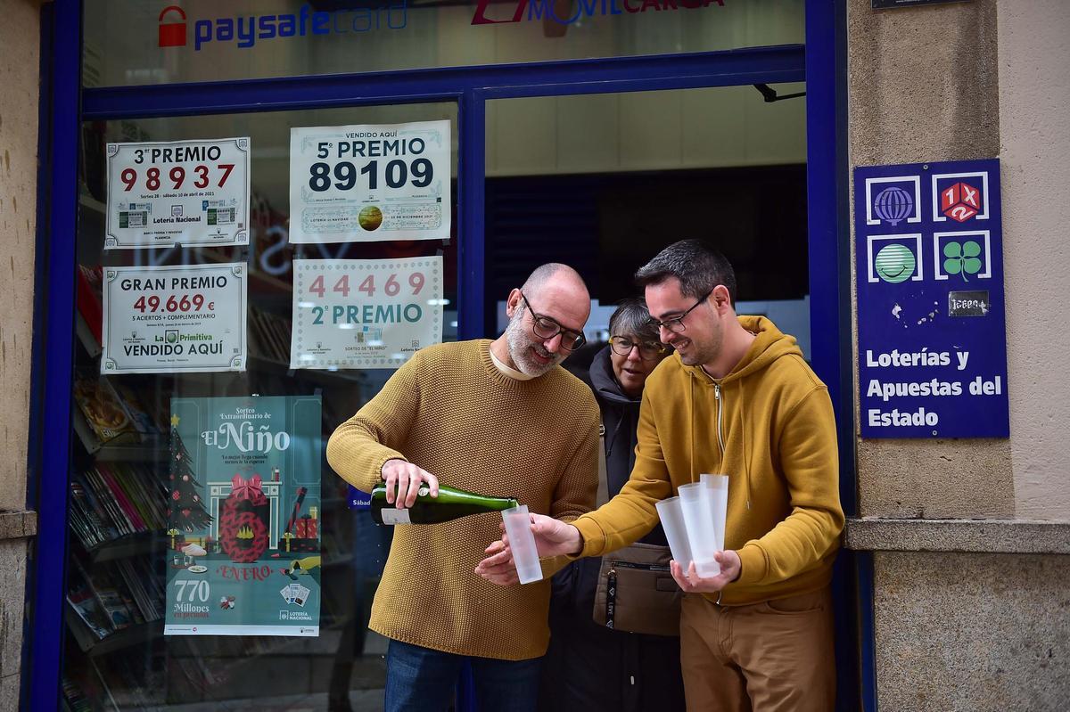 Fotogalería | Los instantes del sorteo de la Lotería de Navidad en Extremadura
