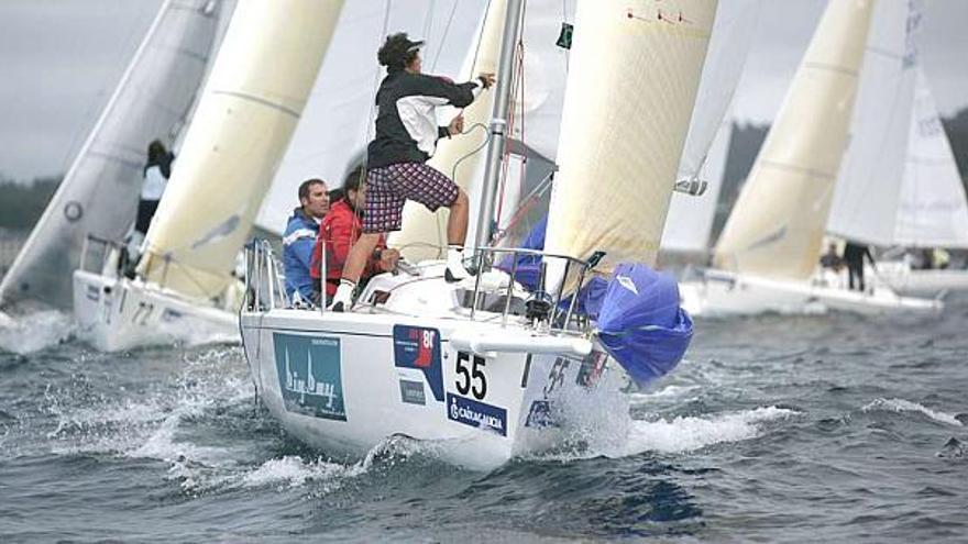 La embarcación del 'Big Boy Náutica', maniobrando durante la disputa de la primera jornada de ayer. / juan caballero