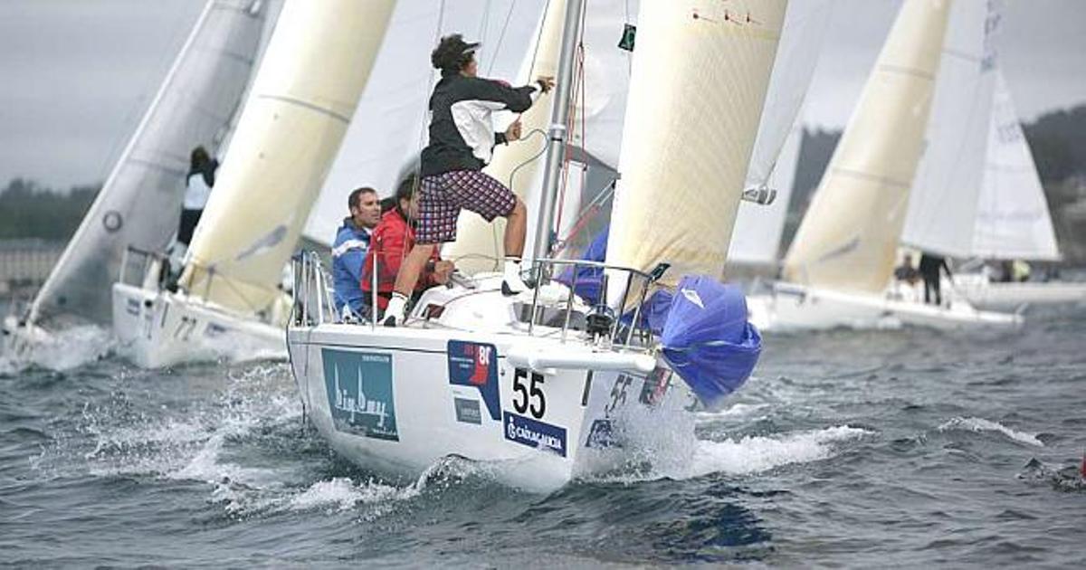 La embarcación del 'Big Boy Náutica', maniobrando durante la disputa de la primera jornada de ayer. / juan caballero