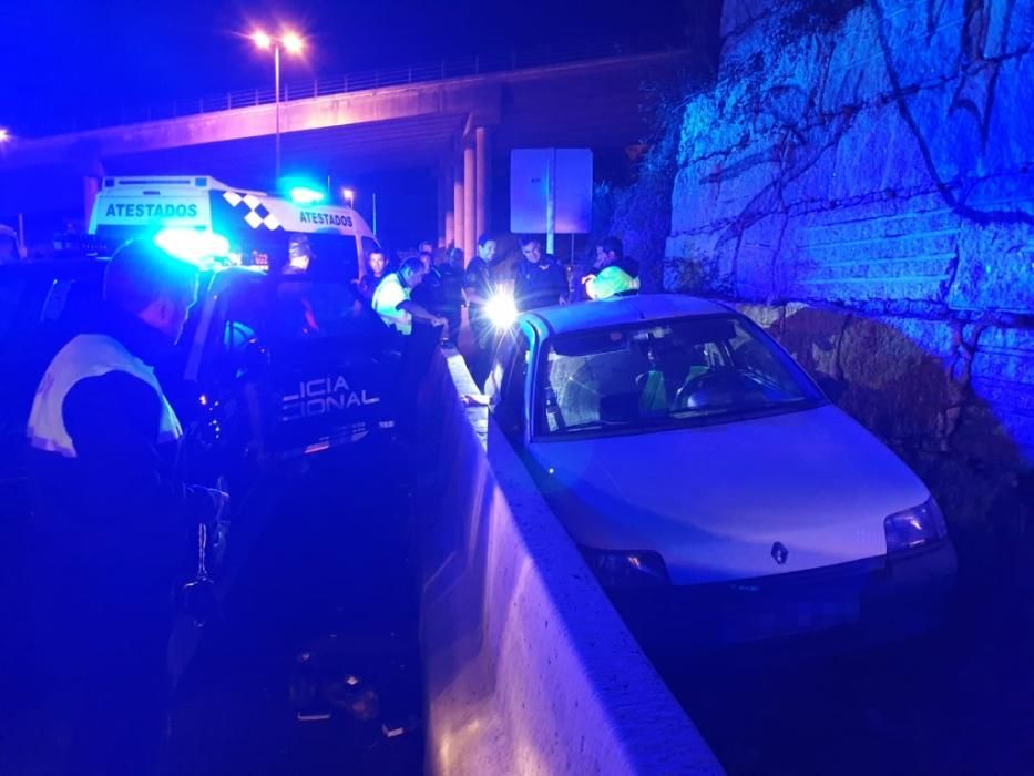 Un ‘kamikaze’ en Vigo se estrella contra un coche de la Guardia Civil tras huir 14 km de la Policía