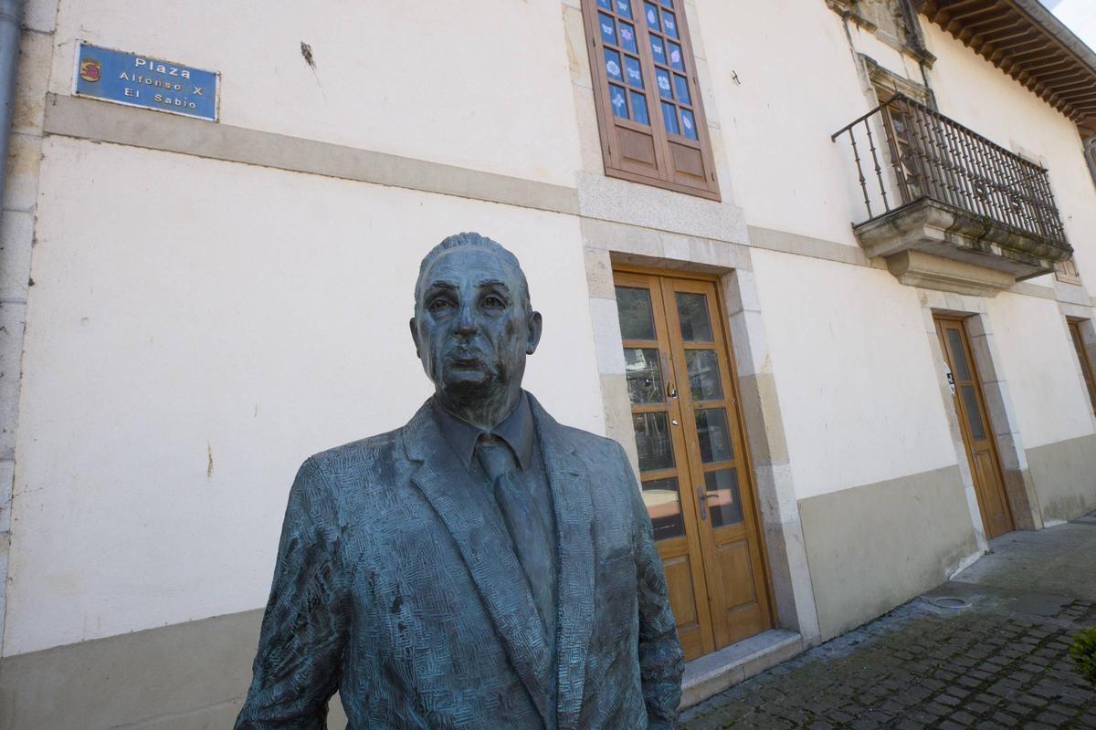 Estatua de Severo Ochoa.
