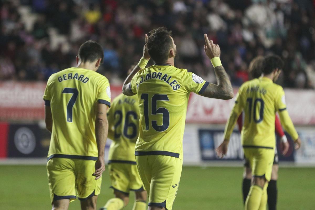 Morales celebra un gol del Villarreal en Zamora.