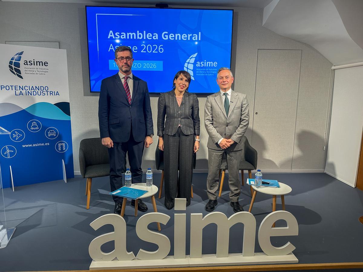 Justo Sierra, María Jesús Lorenzana y Enrique Mallón, este martes en la asamblea general de Asime.