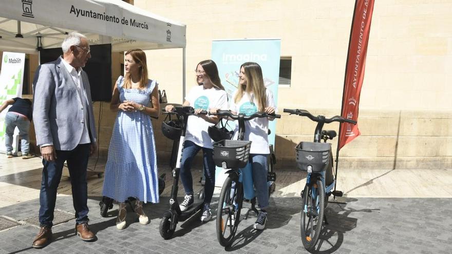 La concejala de Movilidad Sostenible y Limpieza Viaria, Carmen Fructuoso, presentando el plan.