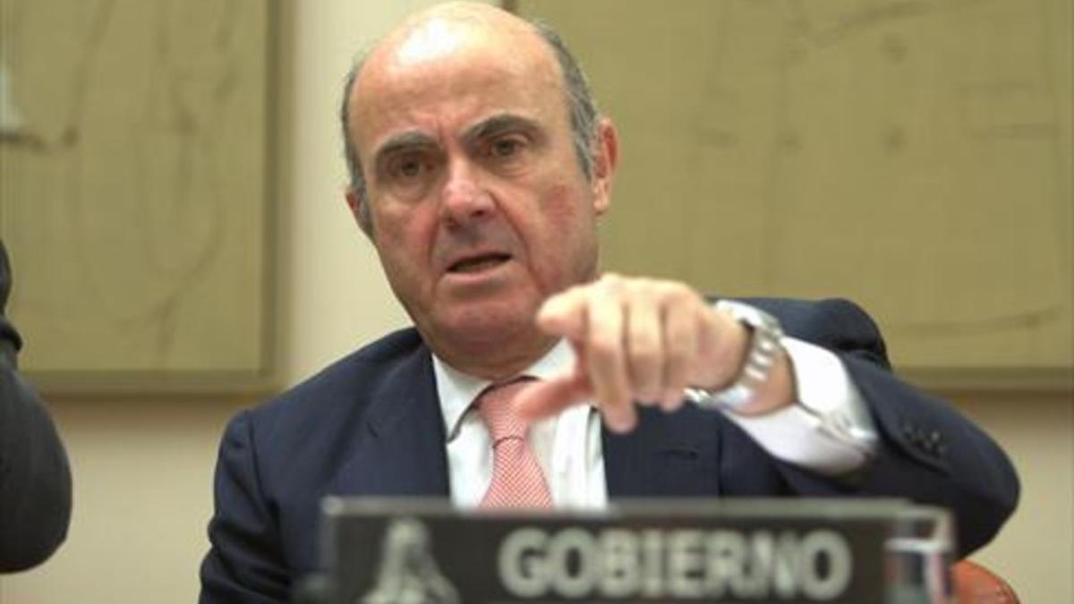 El ministro de Economía, Industria y Competitividad, Luis de Guindos, ayer, ante la Comisión de Economía del Congreso de los Diputados.