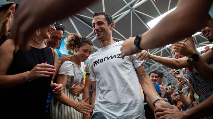 Kilian Jornet y Nienke Brinkman revientan los récords de la Zegama-Aizkorri