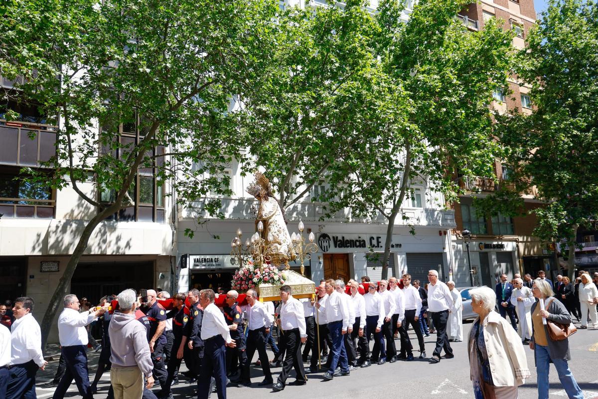 La Virgen de Tabacalera recorre el barrio de la Exposición