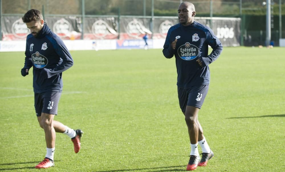 Gaël Kakuta trabajó esta mañana en Abegondo por primera vez desde su incorporación al Deportivo, donde jugará cedido hasta final de temporada.