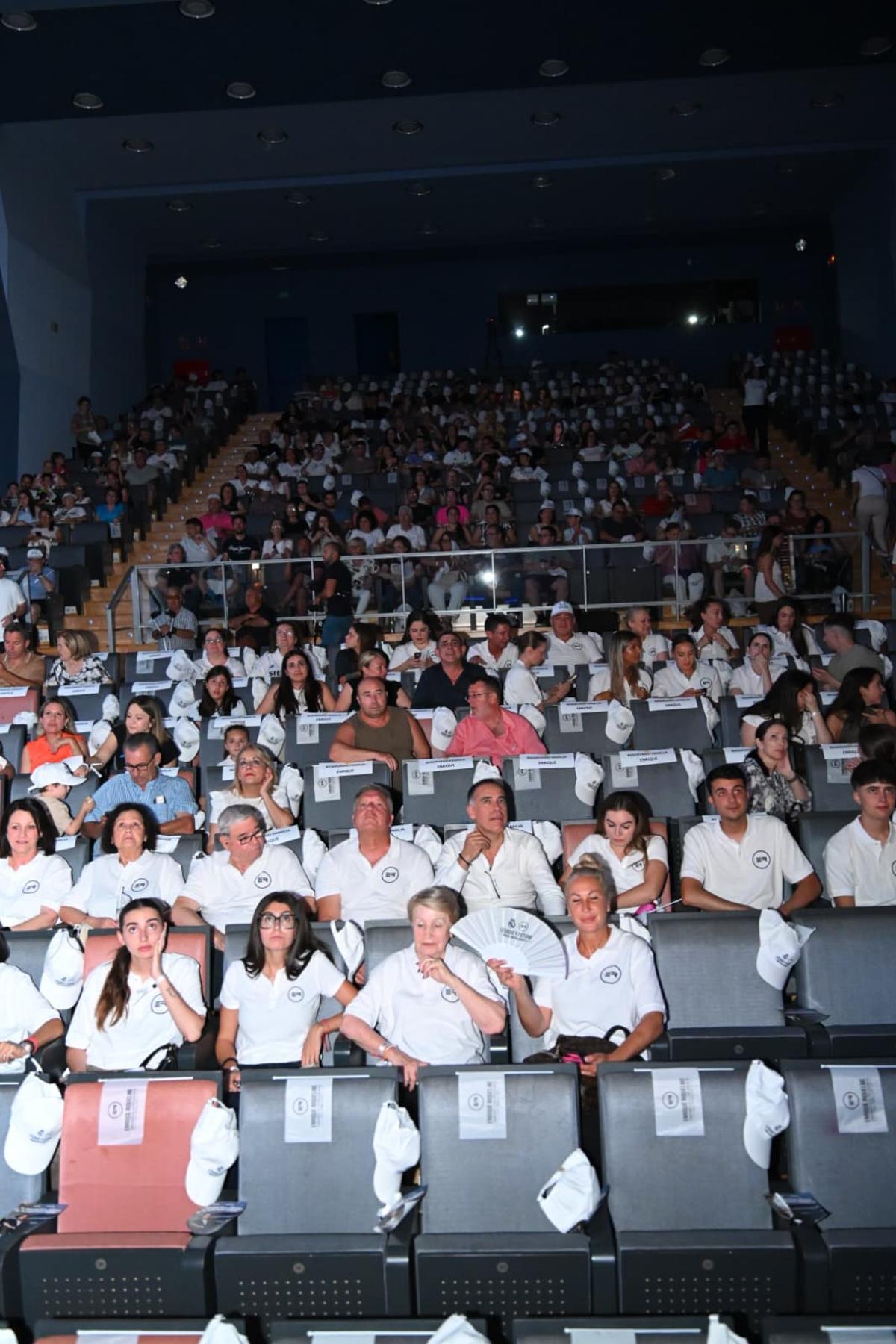Cox abre su auditorio para vivir en hermandad la visita de Enrique Riquelme al Hormiguero de Pablo Motos