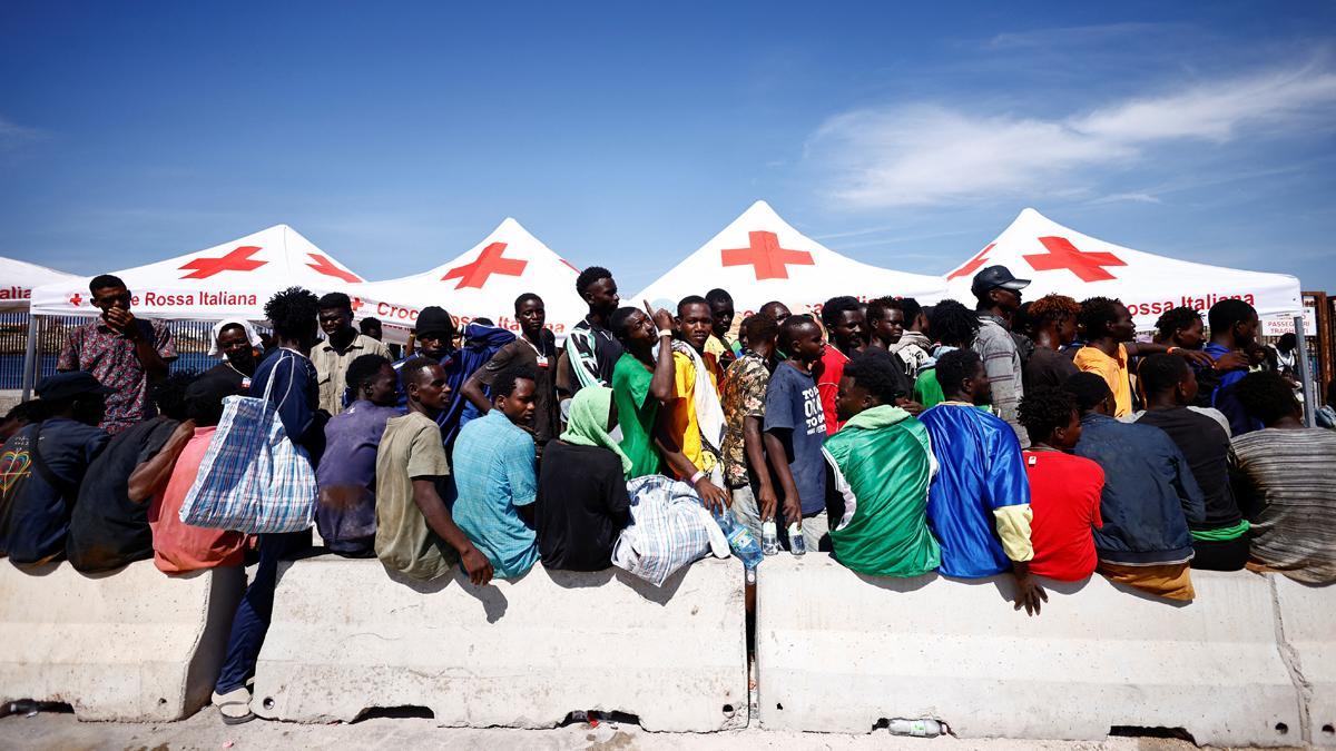 Lampedusa, colapsa tras la llegada de 6.000 inmigrantes en 24 horas