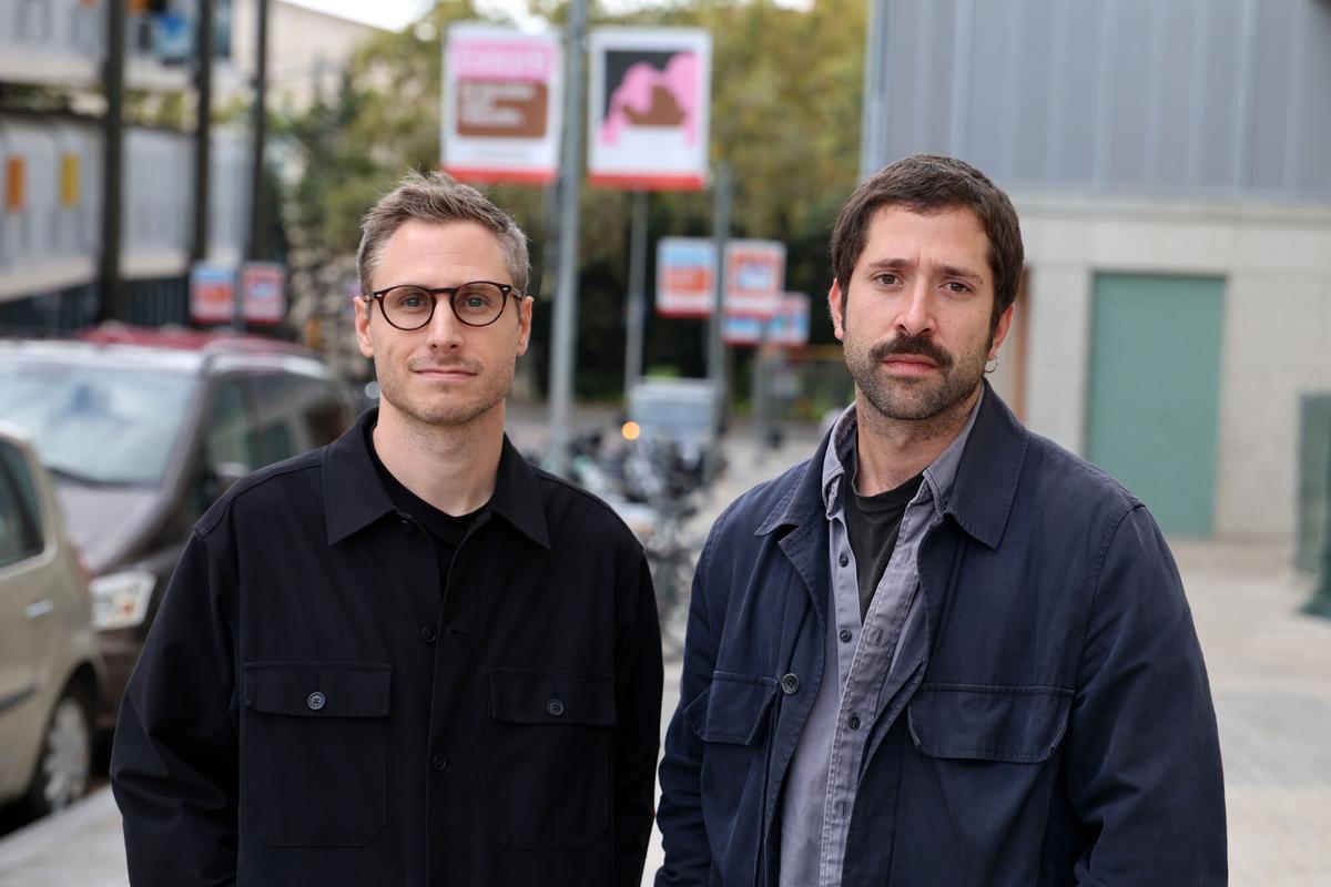 Barcelona 05/11/2025 Barcelona Entrevista con Albert Porta y Carlos Bermúdez, los dos socios del 'Estudi Principi', autores del rediseño del logo del Ajuntament de barcelona. FOTO DE RICARD CUGAT