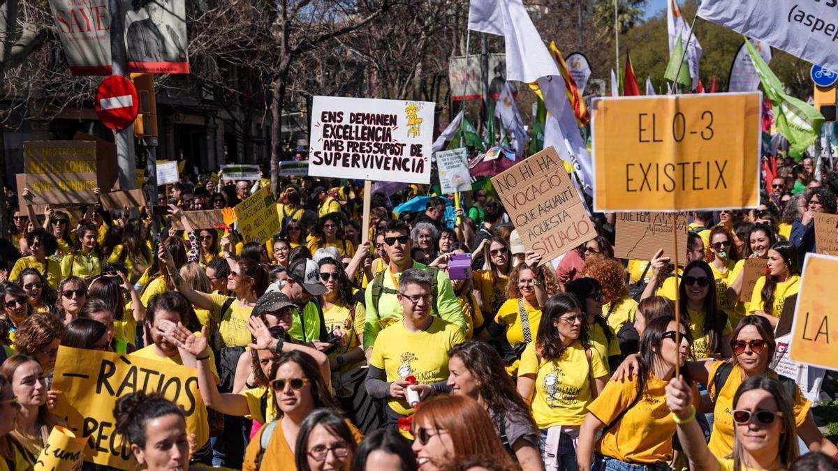 La manifestación de profesores en Barcelona llega a Arc de Triomf