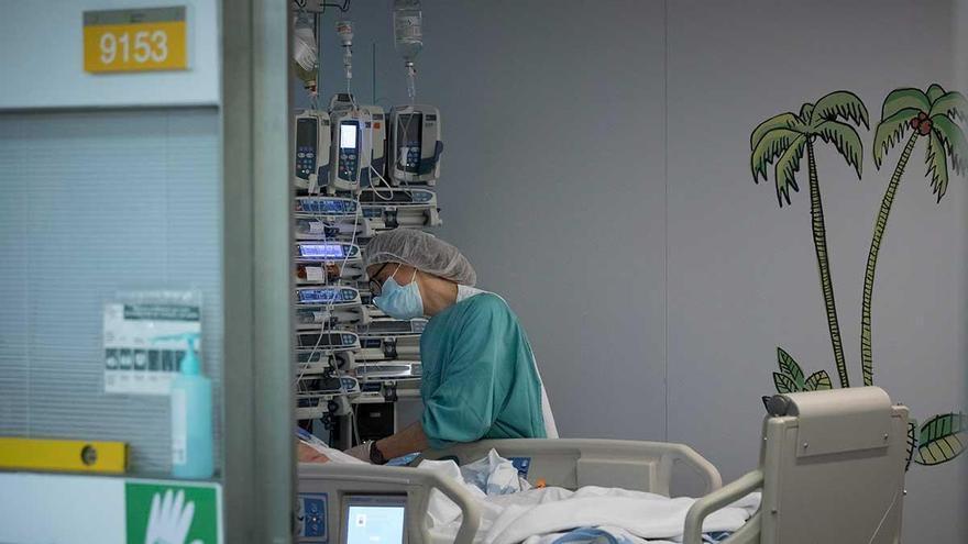 El juez rechaza los recursos de los padres del bebé maltratado en Barcelona y los mantiene en prisión