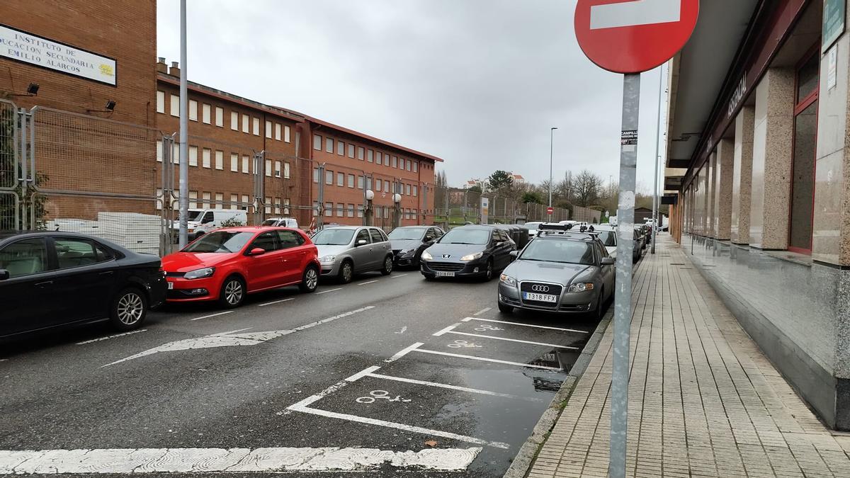 Una vista del IES Emilio Alarcos desde la calle Desfiladero de los Arrudos.