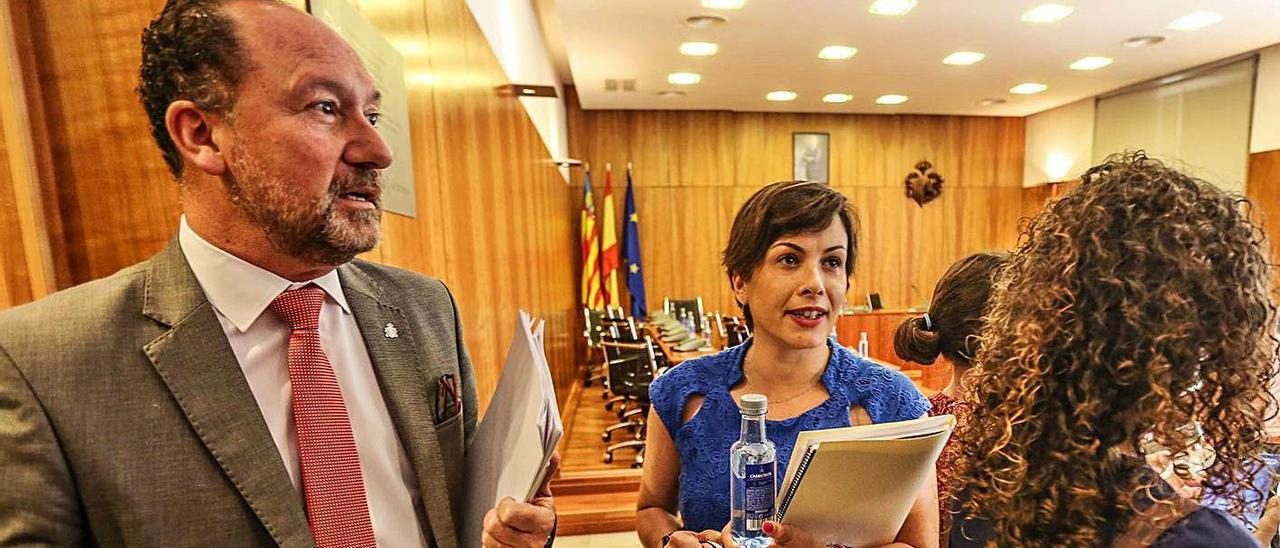 Emilio Bascuñana y Carolina Gracia en un pleno, en una imagen de archivo.