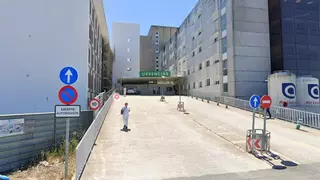 Herido un paciente del hospital de Ferrol tras caer parte del falso techo de su habitación