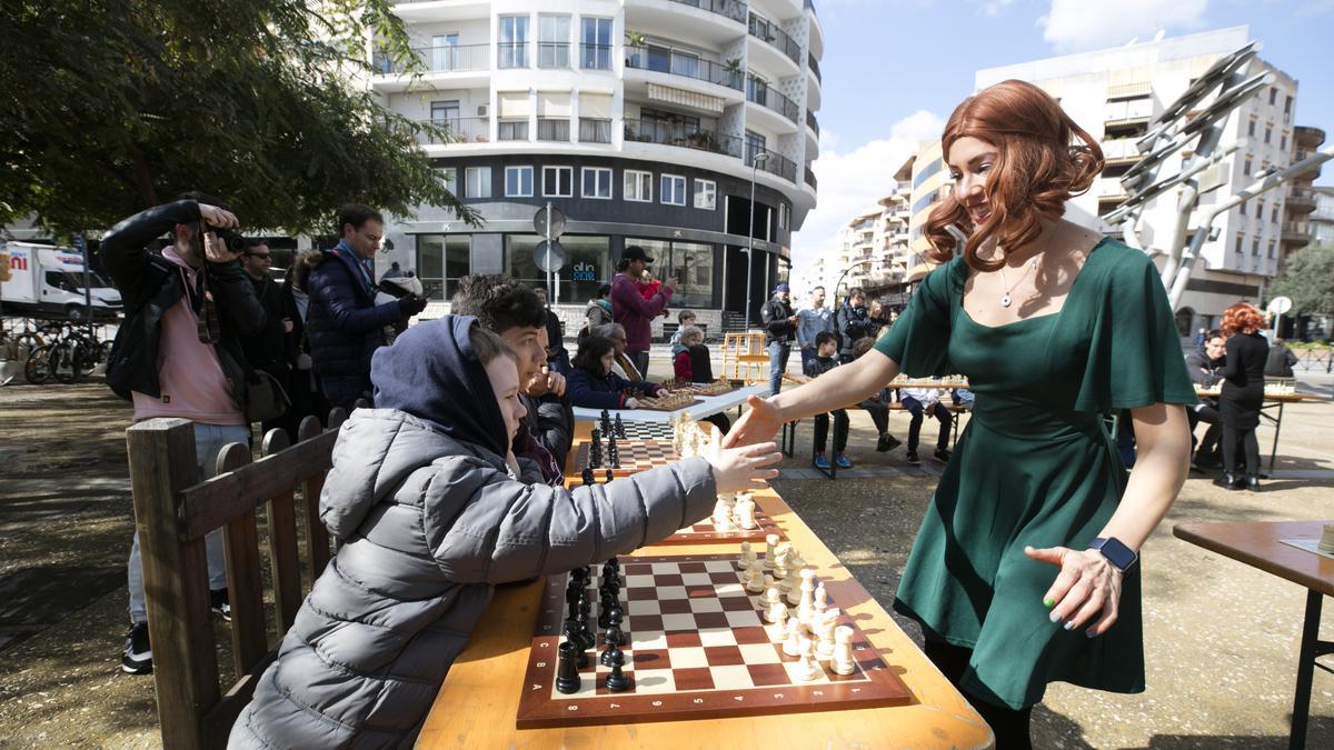 Juego de ajedrez para celebrar el 8M en Vila