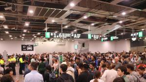 Colas en la estación de Sants esta mañana para acceder a los andenes de alta velocidad