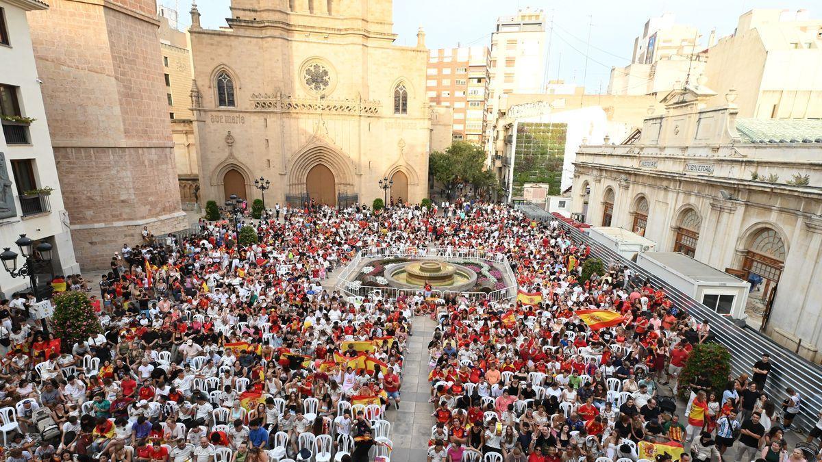 El Francia-España, desde la Plaza Mayor de Castelló