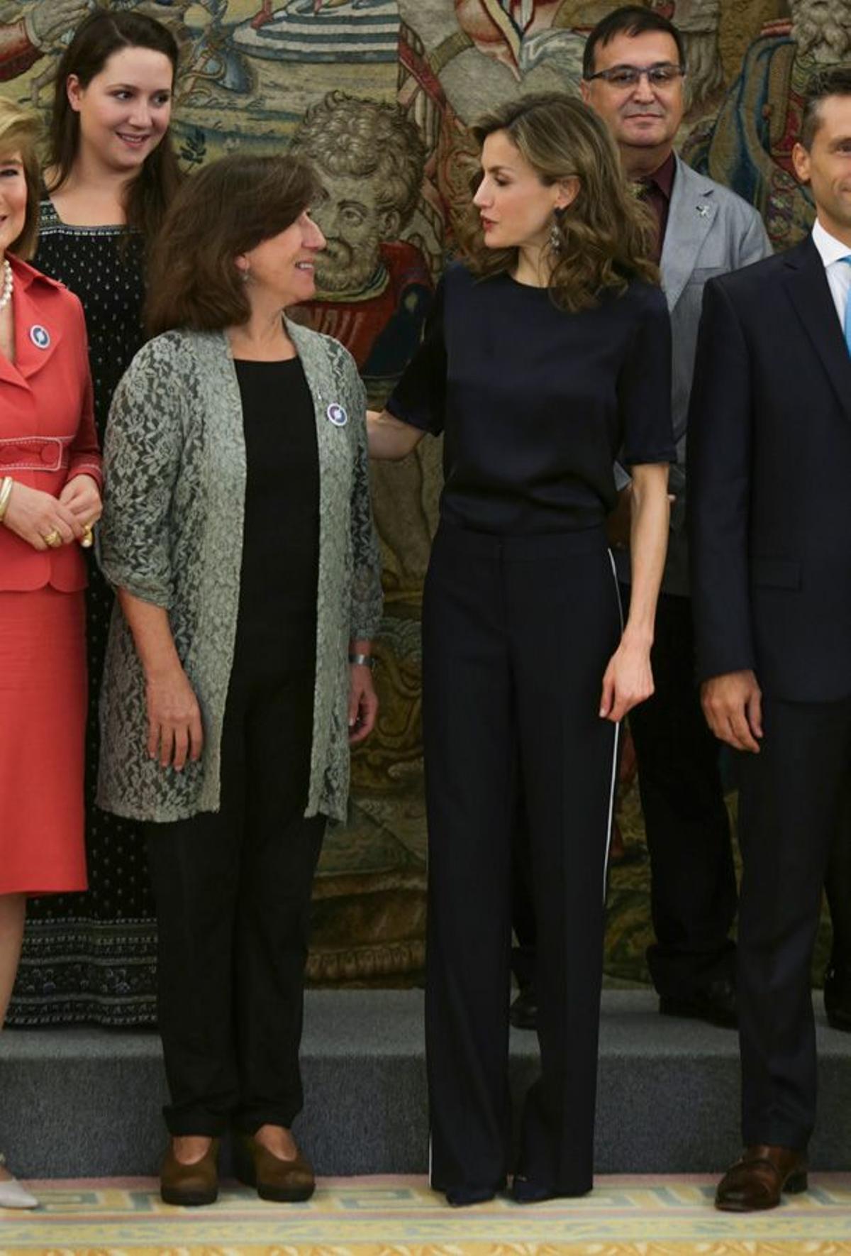 Letizia Ortiz con pantalón estilo deportivo de Hugo Boss en Madrid