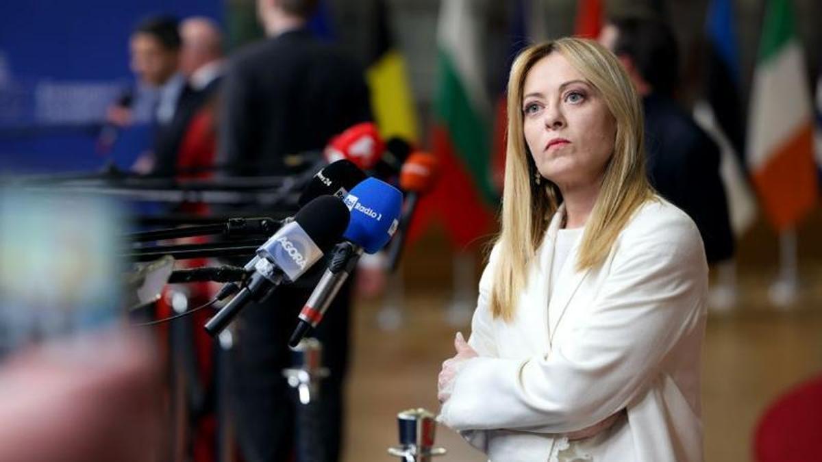La primera ministra d'Itàlia, Giorgia Meloni, durant una atenció als mitjans a Brussel·les