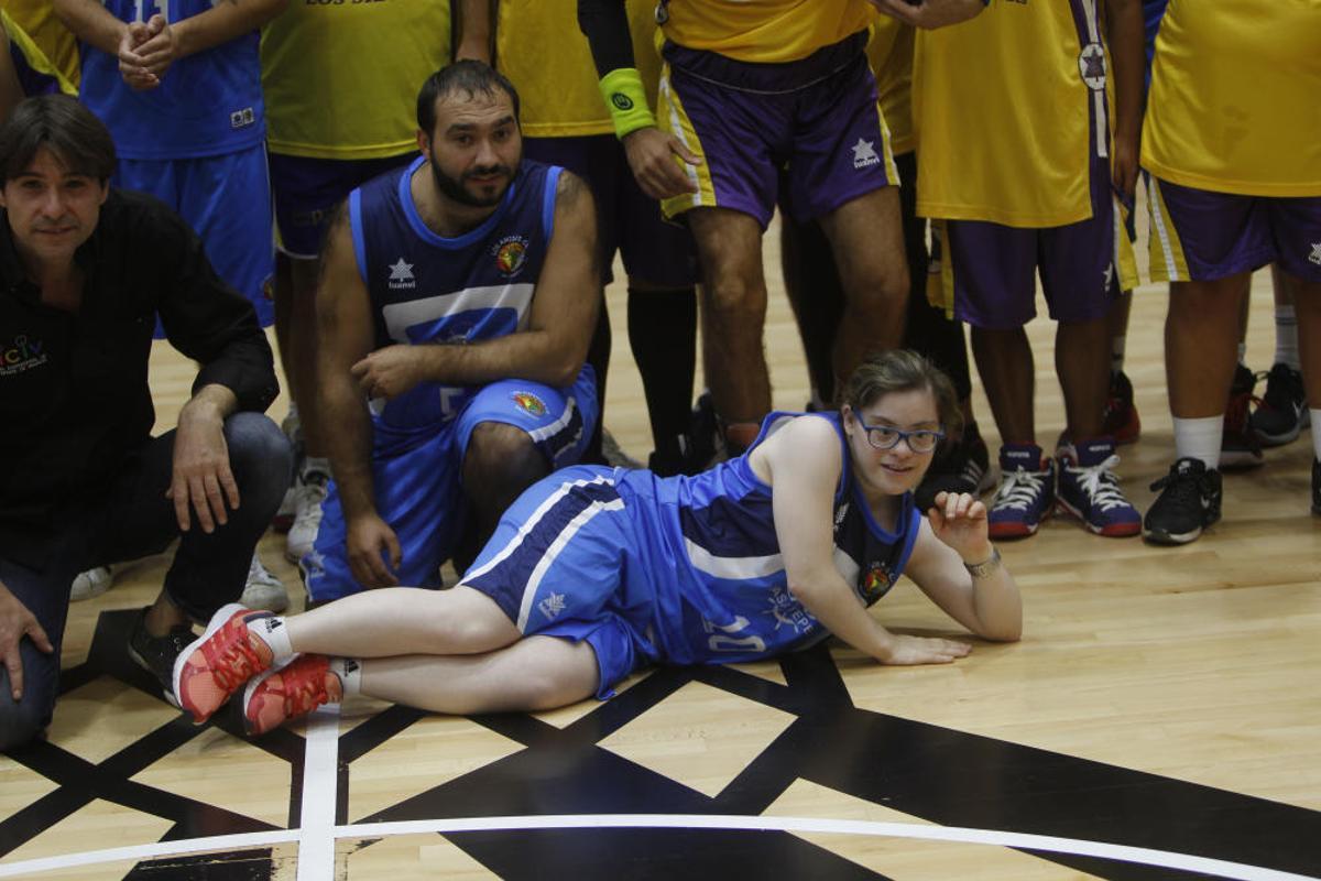Partido entre los actores de 'Campeones' y el equipo de Burjassot que inspiró la película