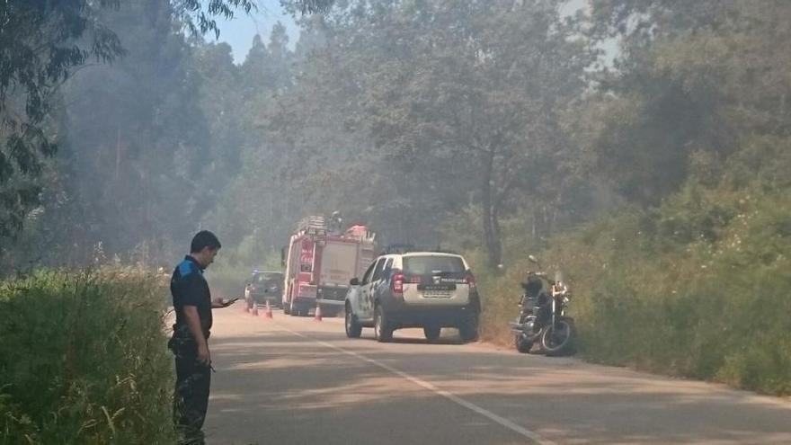 Alarma en Cangas por dos nuevos incendios forestales en Darbo y Aldán