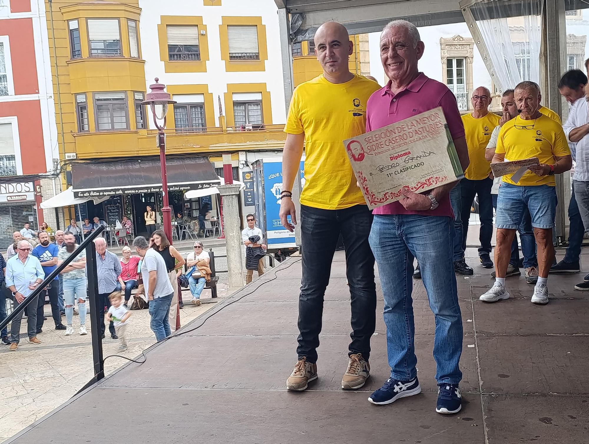 Héctor García, de Llanes,  gana la "champions" de la sidra casera en Villaviciosa