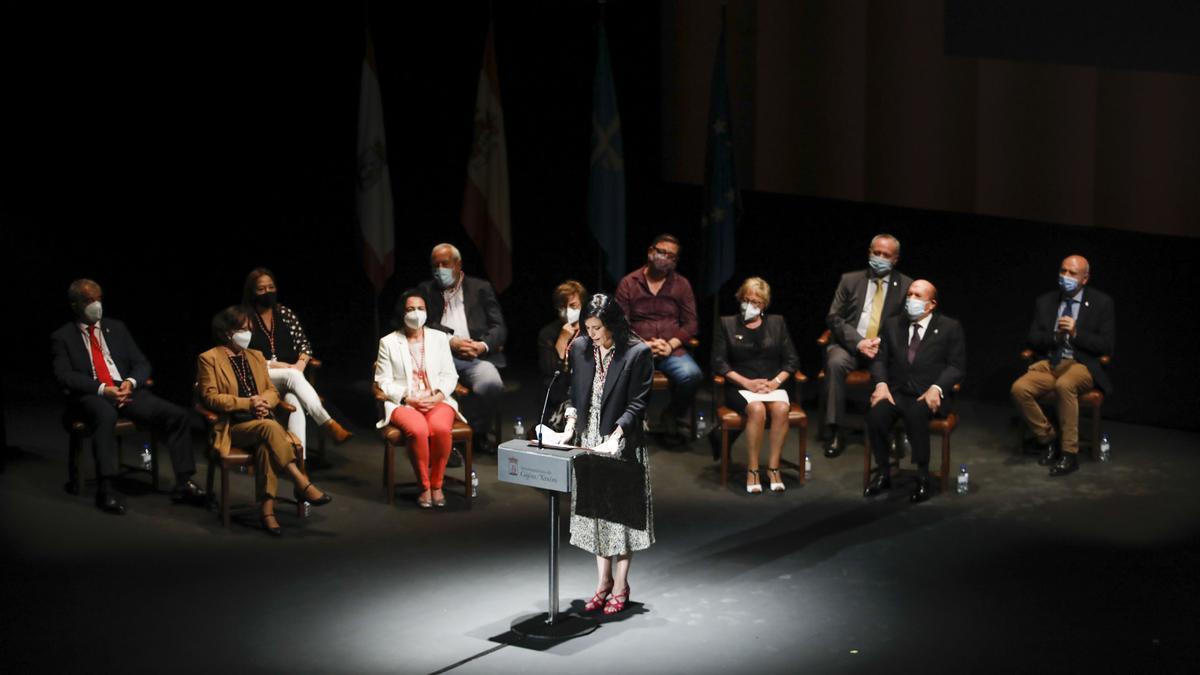 Entrega de honores y distinciones de Gijón en el teatro Jovellanos