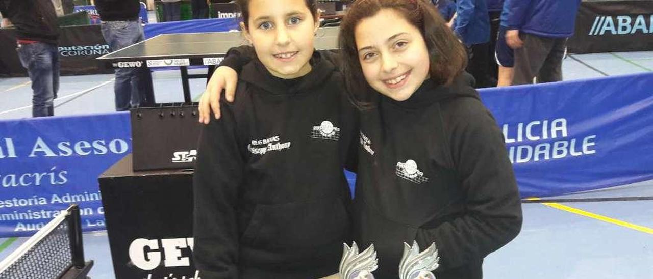 Carmela Sanmartín y Elena Montaos brillaron en categorías benjamín y alevín. // FdV